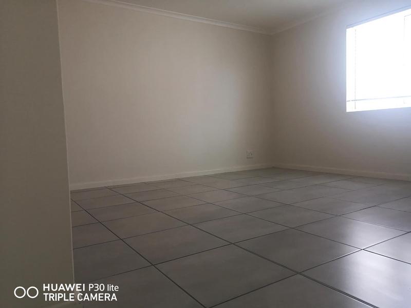 To Let 2 Bedroom Property for Rent in Heathfield Western Cape